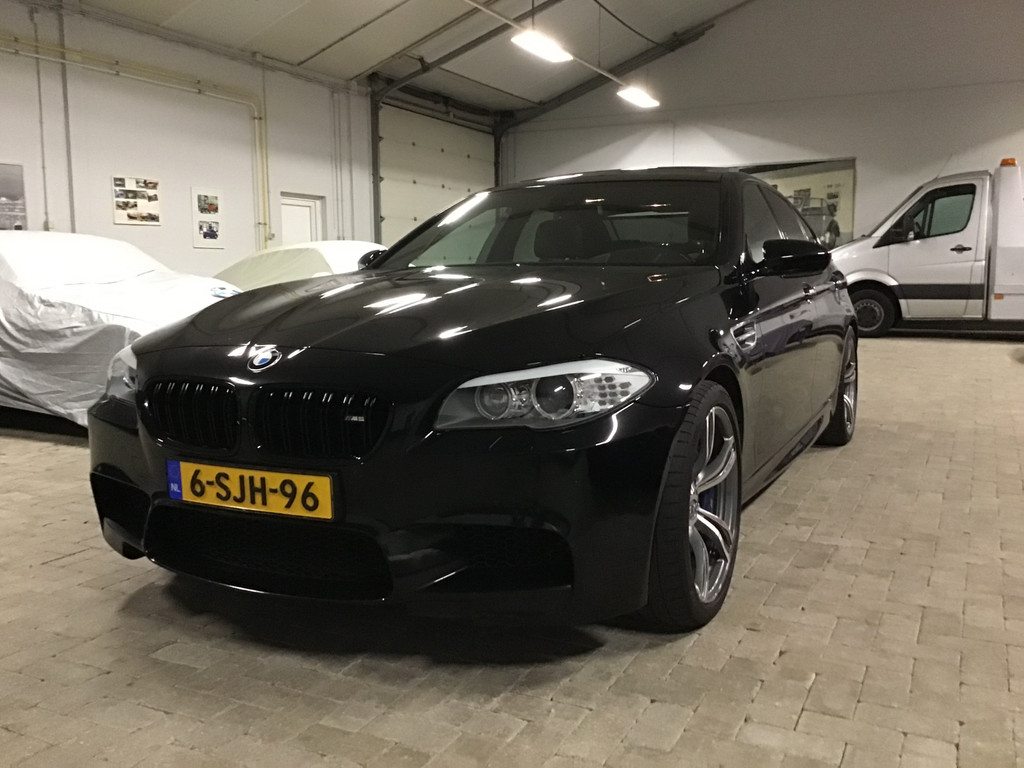 BMW M5 5-serie 40246926-0.jpg | Autobedrijf Wim Polman